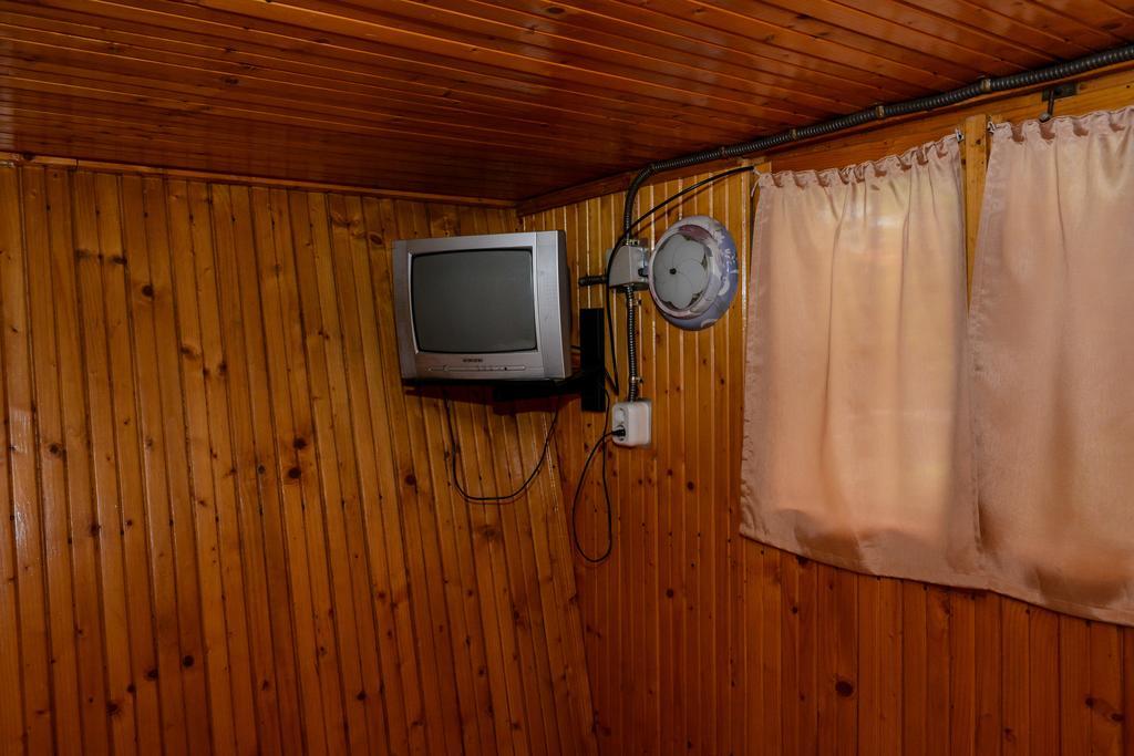 Camping Robinson Country Club Oradea Ruang foto