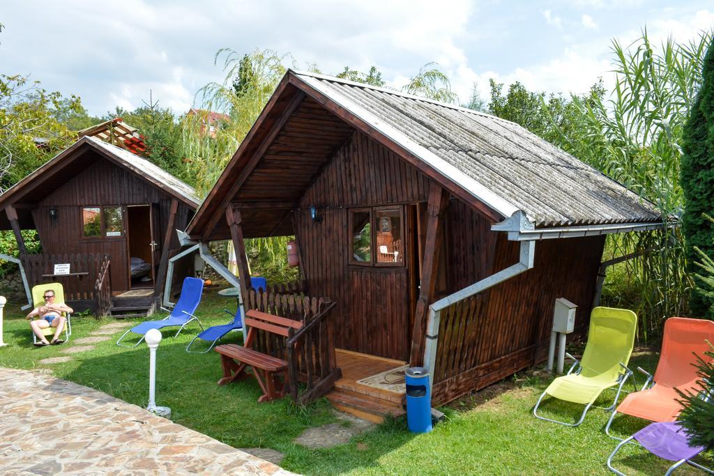 Camping Robinson Country Club Oradea Bagian luar foto