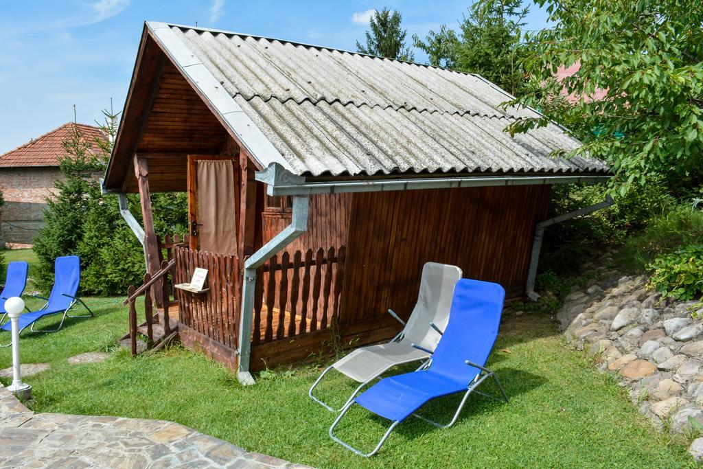 Camping Robinson Country Club Oradea Bagian luar foto