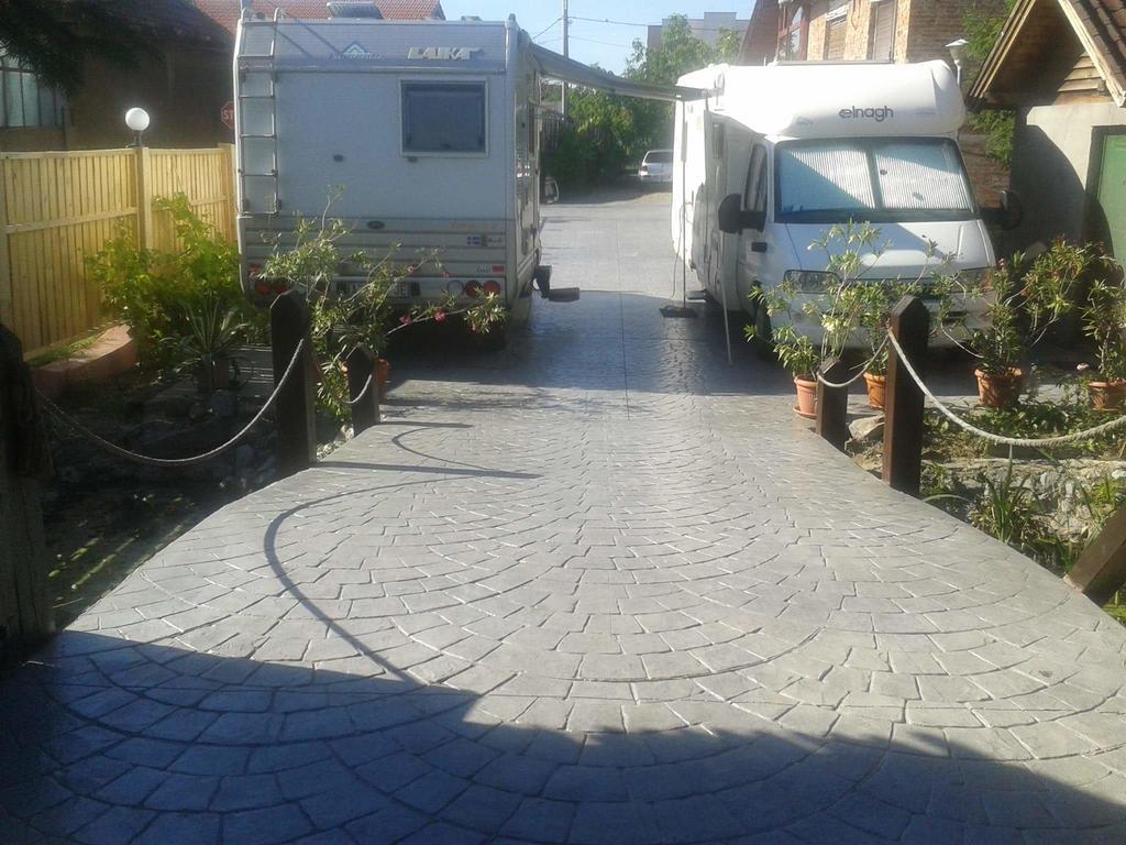 Camping Robinson Country Club Oradea Bagian luar foto