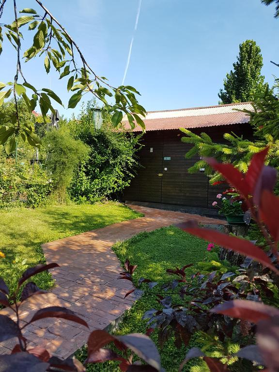 Camping Robinson Country Club Oradea Bagian luar foto