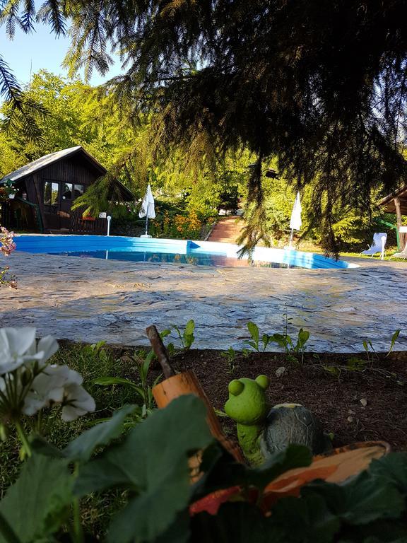 Camping Robinson Country Club Oradea Bagian luar foto
