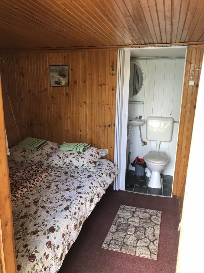 Camping Robinson Country Club Oradea Bagian luar foto