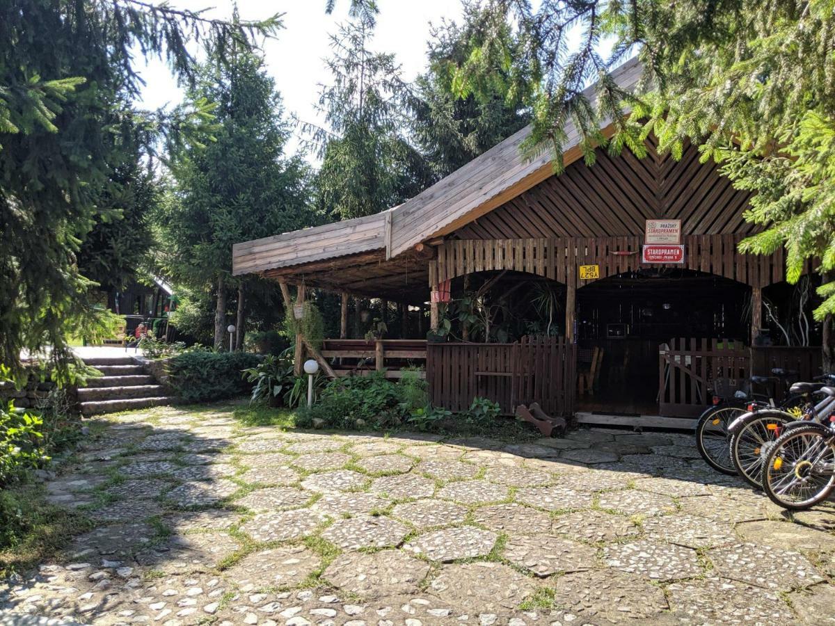 Camping Robinson Country Club Oradea Bagian luar foto