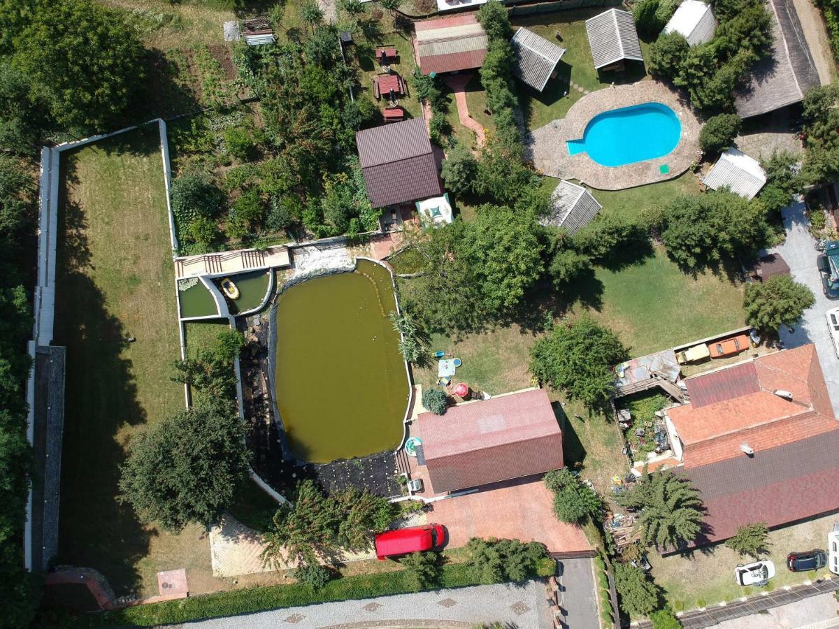 Camping Robinson Country Club Oradea Bagian luar foto