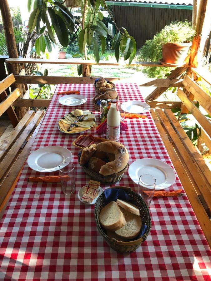 Camping Robinson Country Club Oradea Bagian luar foto